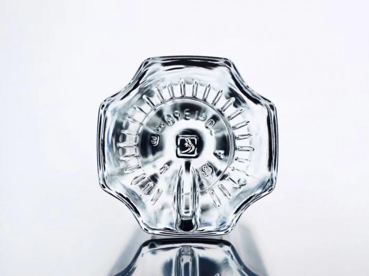 五套高级又好看的饮品玻璃瓶包装设计欣赏