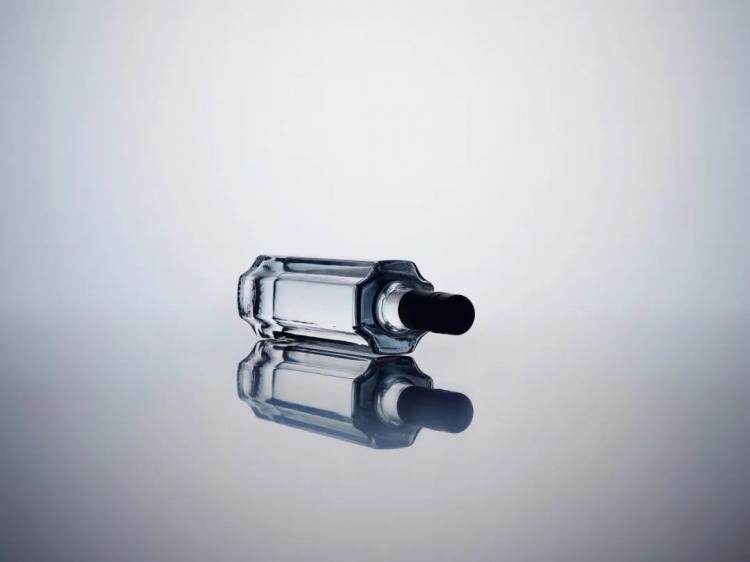 五套高级又好看的饮品玻璃瓶包装设计欣赏