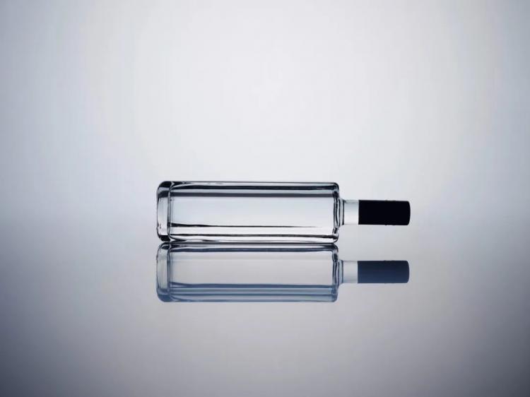 五套高级又好看的饮品玻璃瓶包装设计欣赏