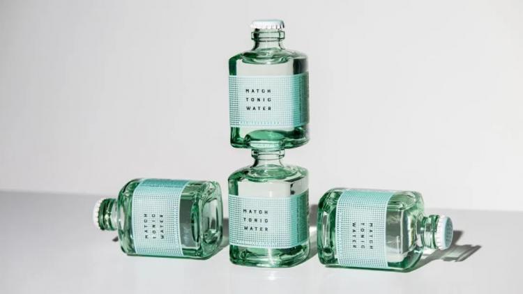 五套高级又好看的饮品玻璃瓶包装设计欣赏