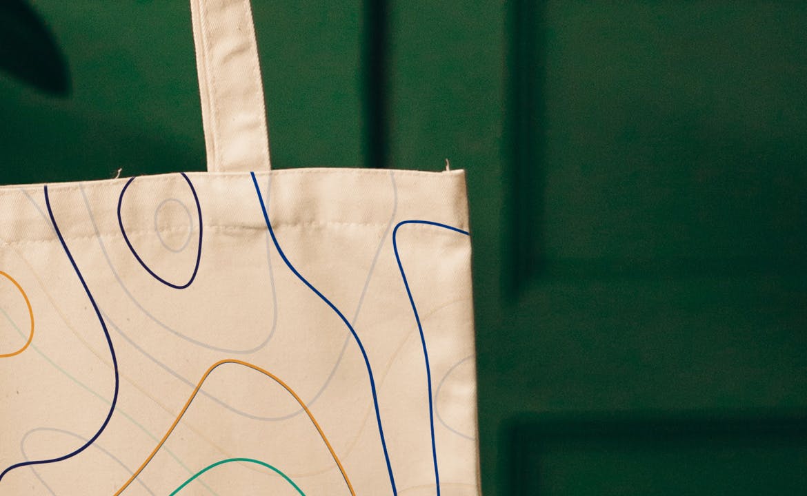 手拿手提袋PSD样机素材包