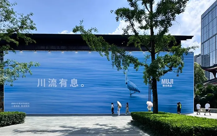 让路人停下脚步的顶级创意！盘点 2025 十佳户外广告设计案例