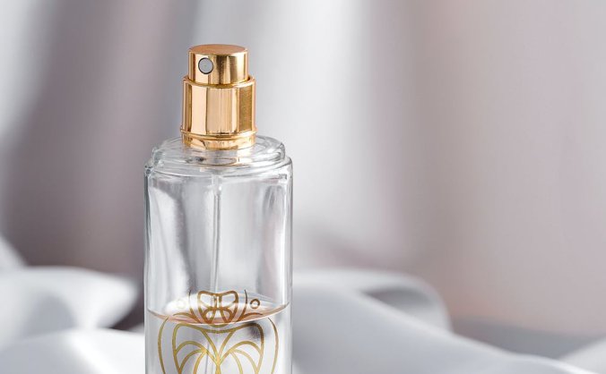 高档逼真的香水瓶模型PSD样机素材