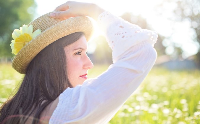 如何使用PHOTOSHOP将背景图片颜色调淡?